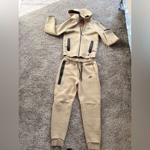 Men’s Nike Tech Tracksuit with Black Details